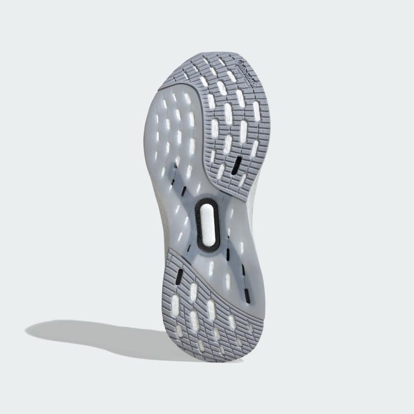 Core Black / Cloud White / Carbon-