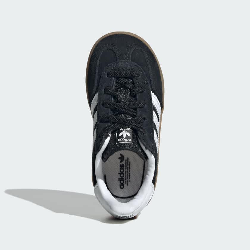 Core Black / Cloud White / Gum-
