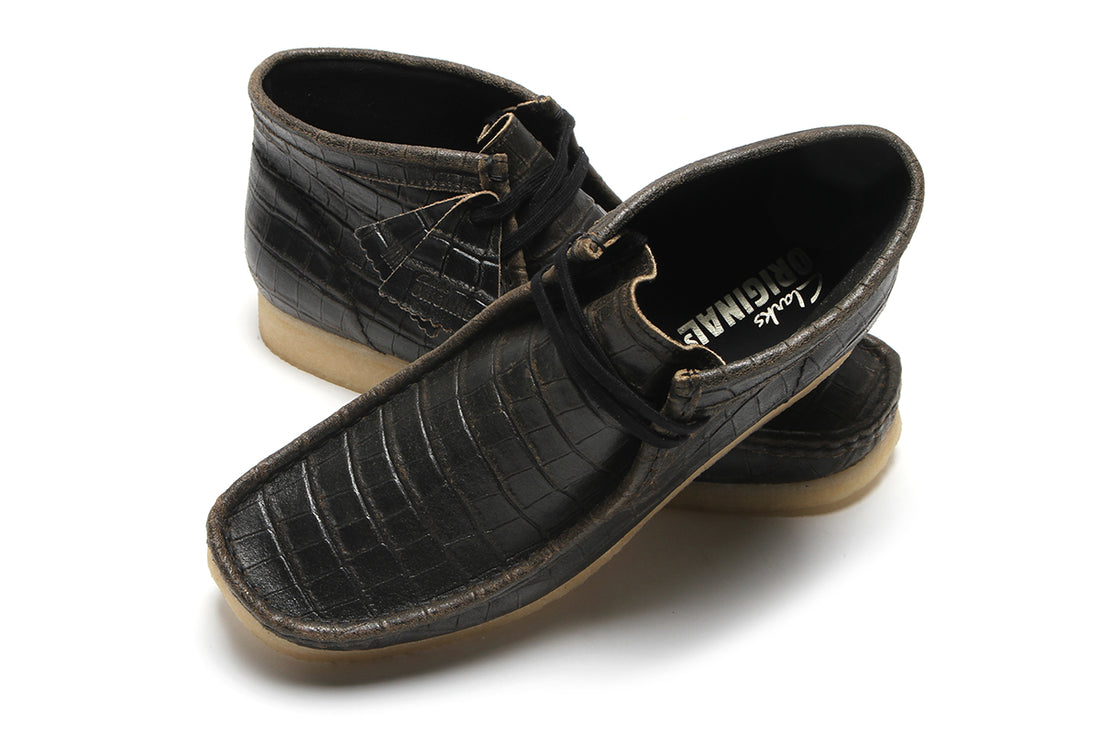Clarks Women's Wallabee Boot Blkcroc Distress Booties