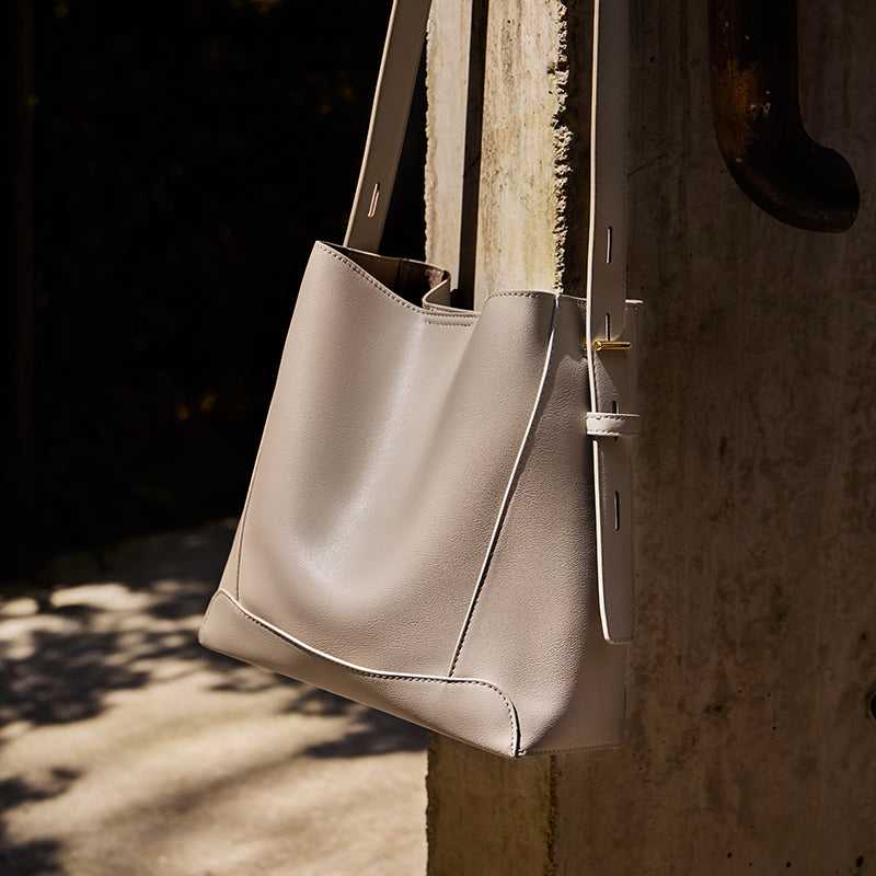 Taupe-