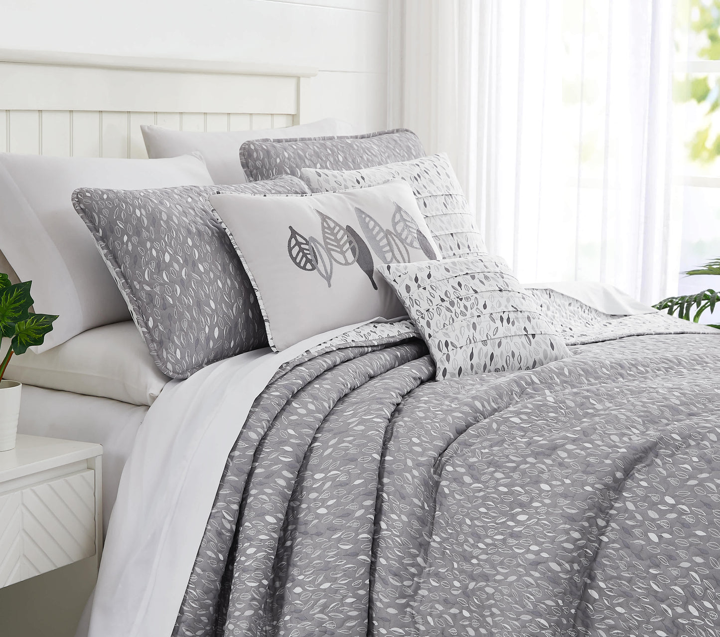Botanical leaves Grey-