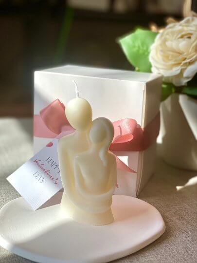 Romantic couple-shaped soy candle