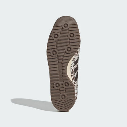 Off White / Dark Brown / Rich Green-