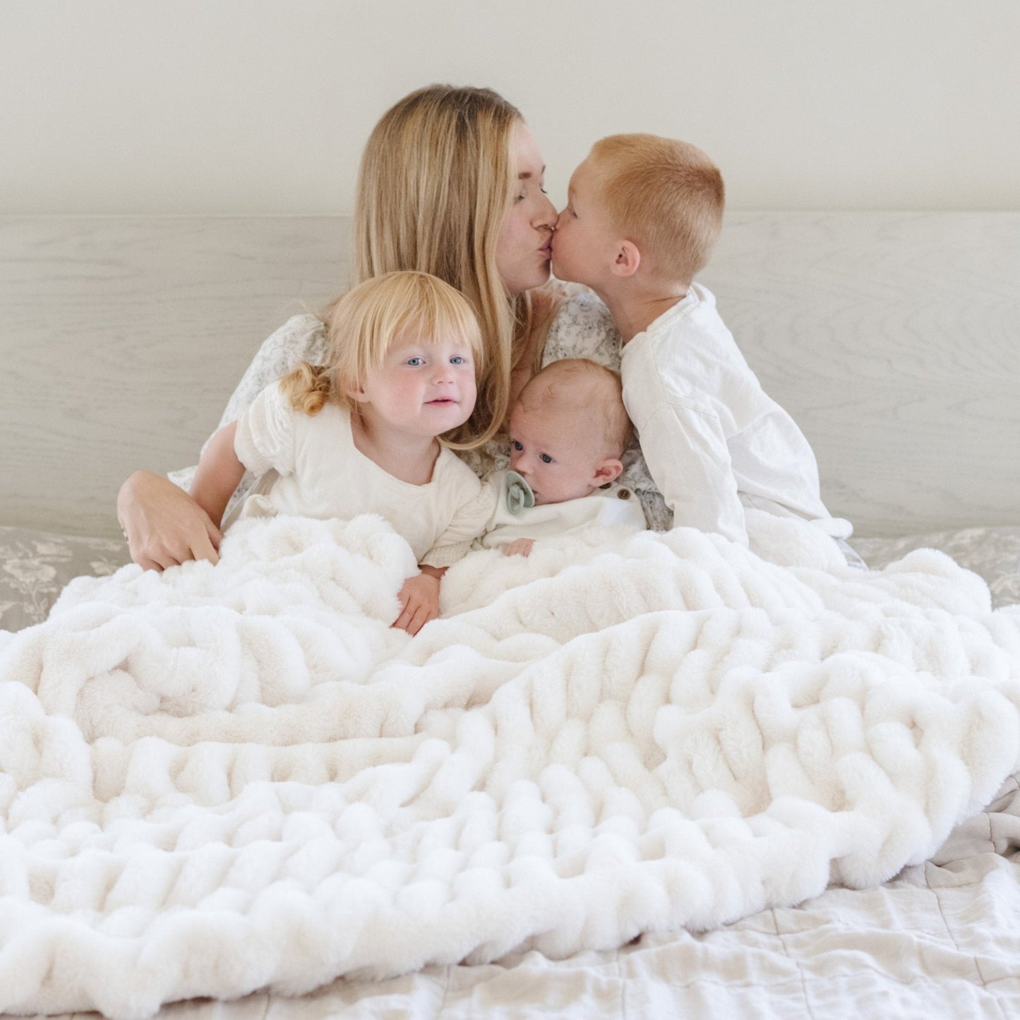 DOUBLE RUCHED FAUX FUR THROW BLANKETS