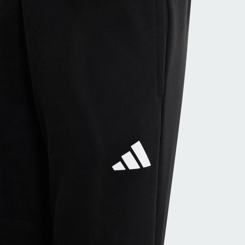 Black / White-