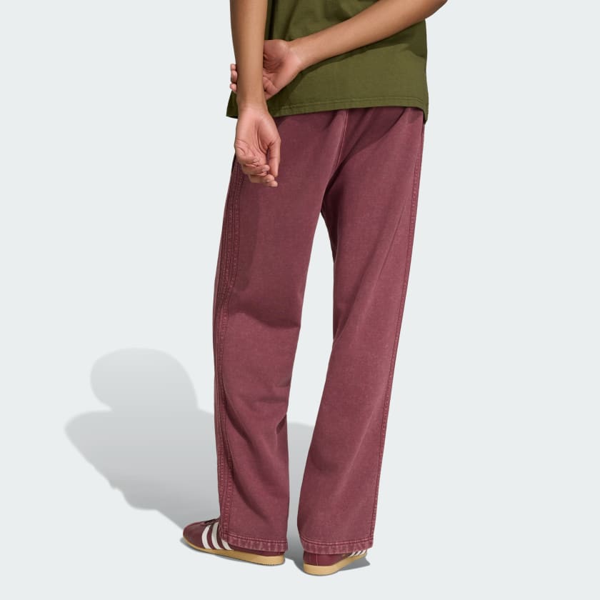 Maroon-