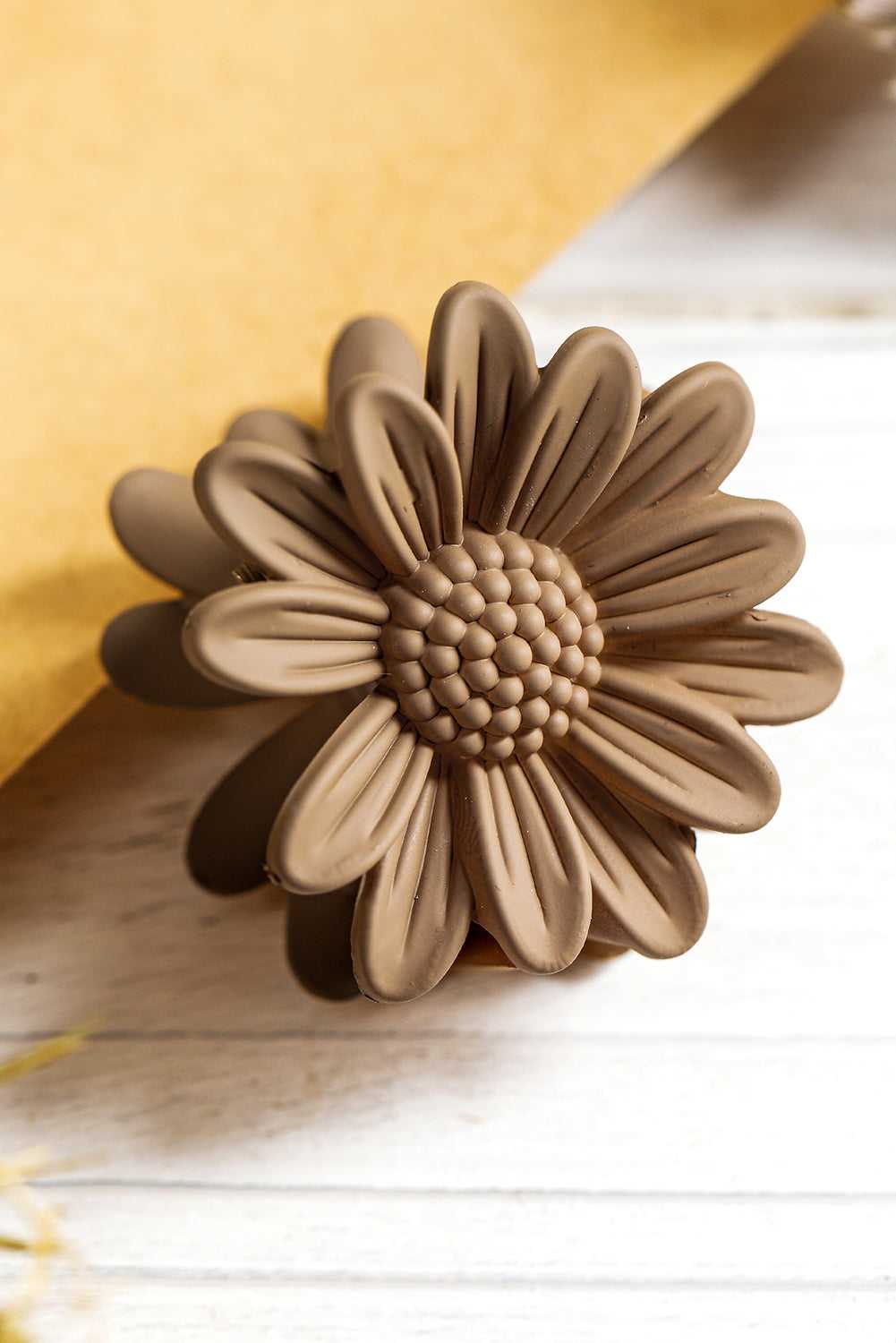 Small Boho Daisy Flower Hair Claw Clip - Camel / ONE SIZE / Plastic Resin
