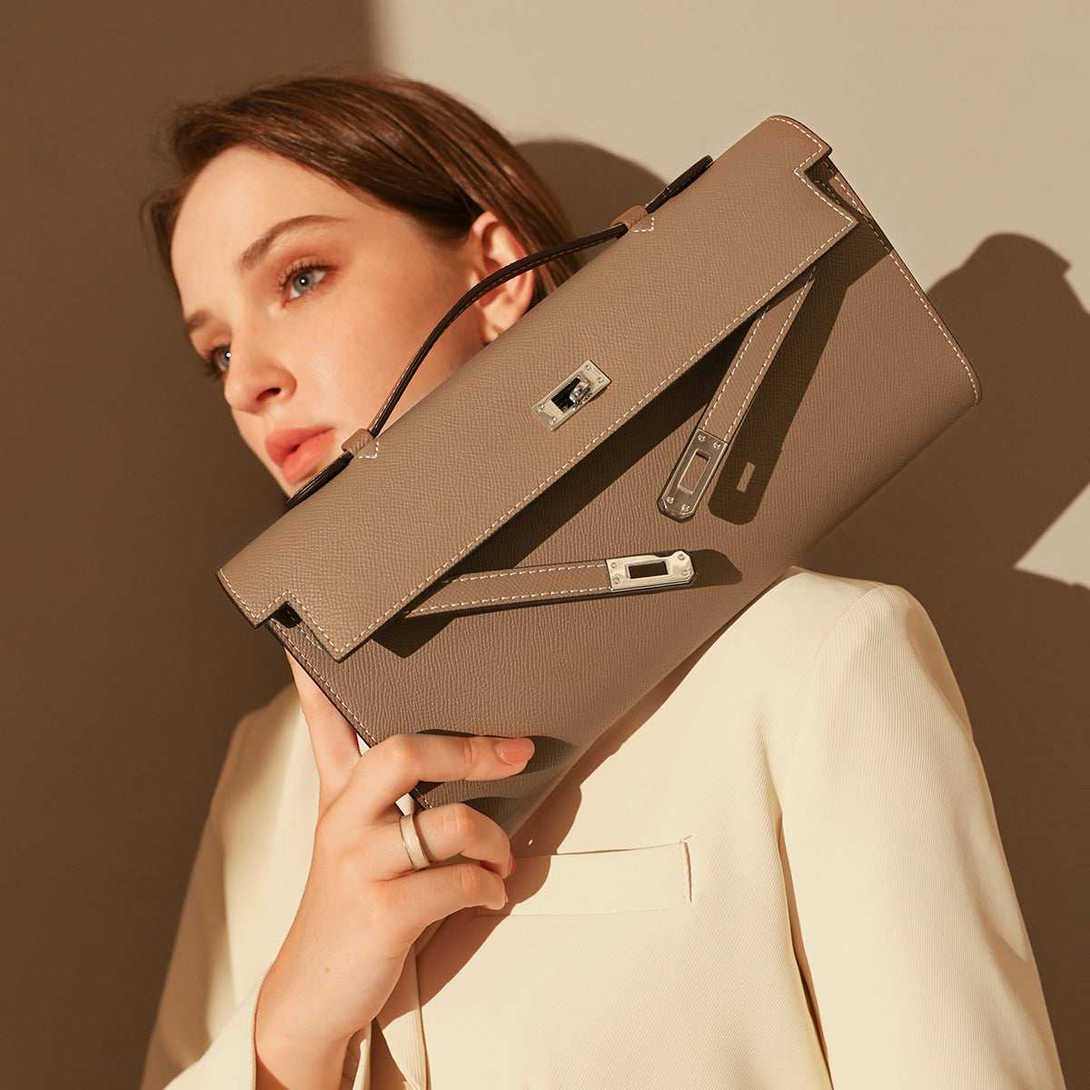 Taupe-