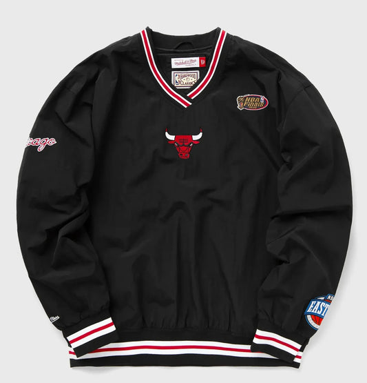 Mitchell & Ness Men's NBA Classic Nylon Pullover Vintage Logo Bulls