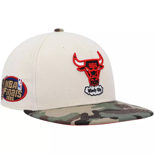 Mitchell & Ness Men's NBA Off White Camo Fitted Hwc Bulls Fitted Caps