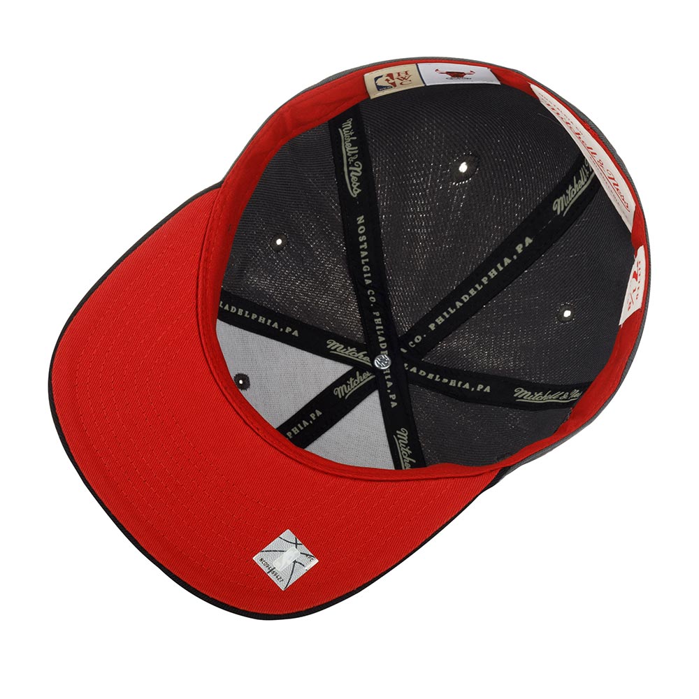 Mitchell & Ness Men's NBA Born And Bred Fitted Hwc Bulls Fitted Caps