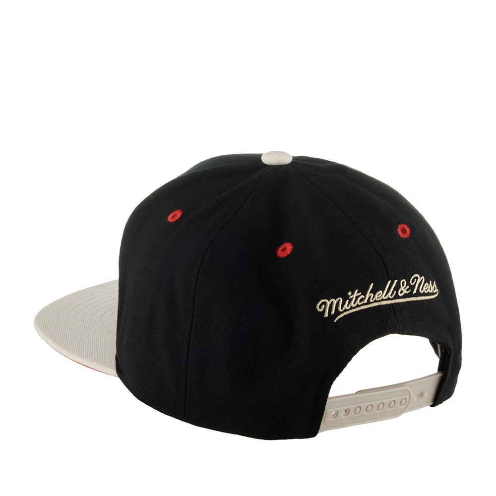 Men's Mitchell & Ness NBA Pin Drop Snapback Bulls - Black