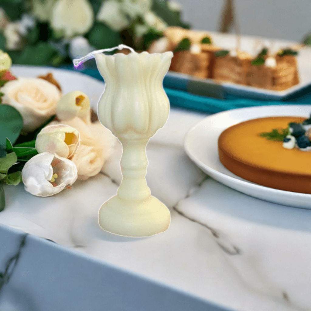 Tulip-shaped soy wax candle