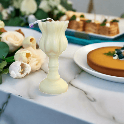 Tulip-shaped soy wax candle