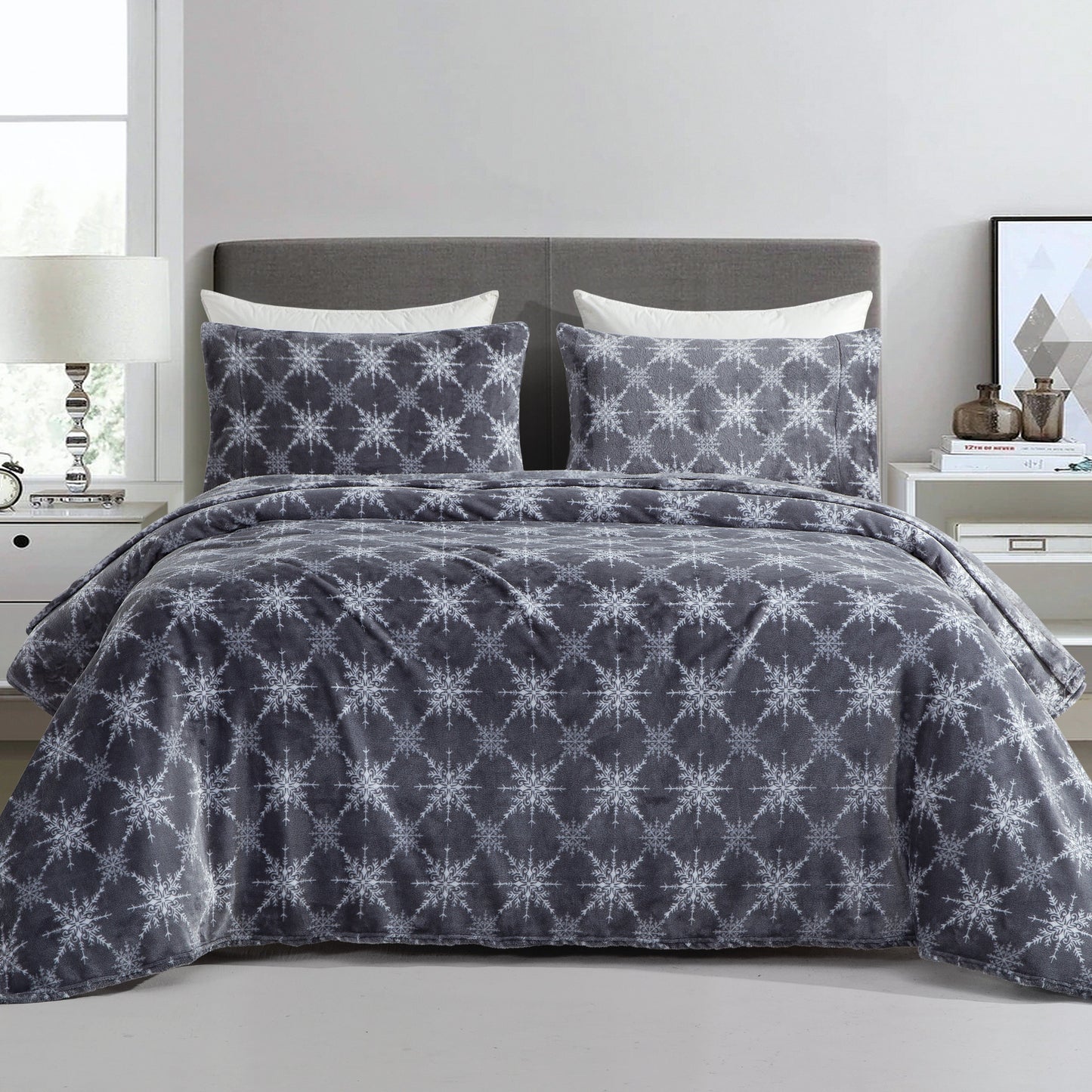 Elegant Comfort 4-Piece Holiday Christmas Velvet Plush Flannel Sheet Set