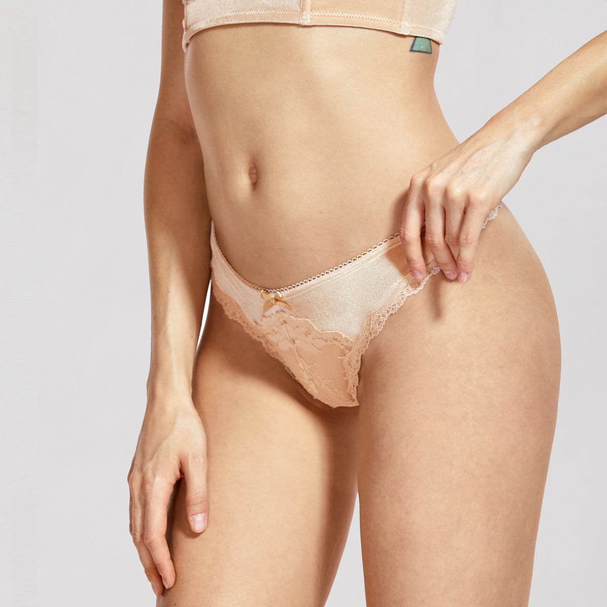 Nude-