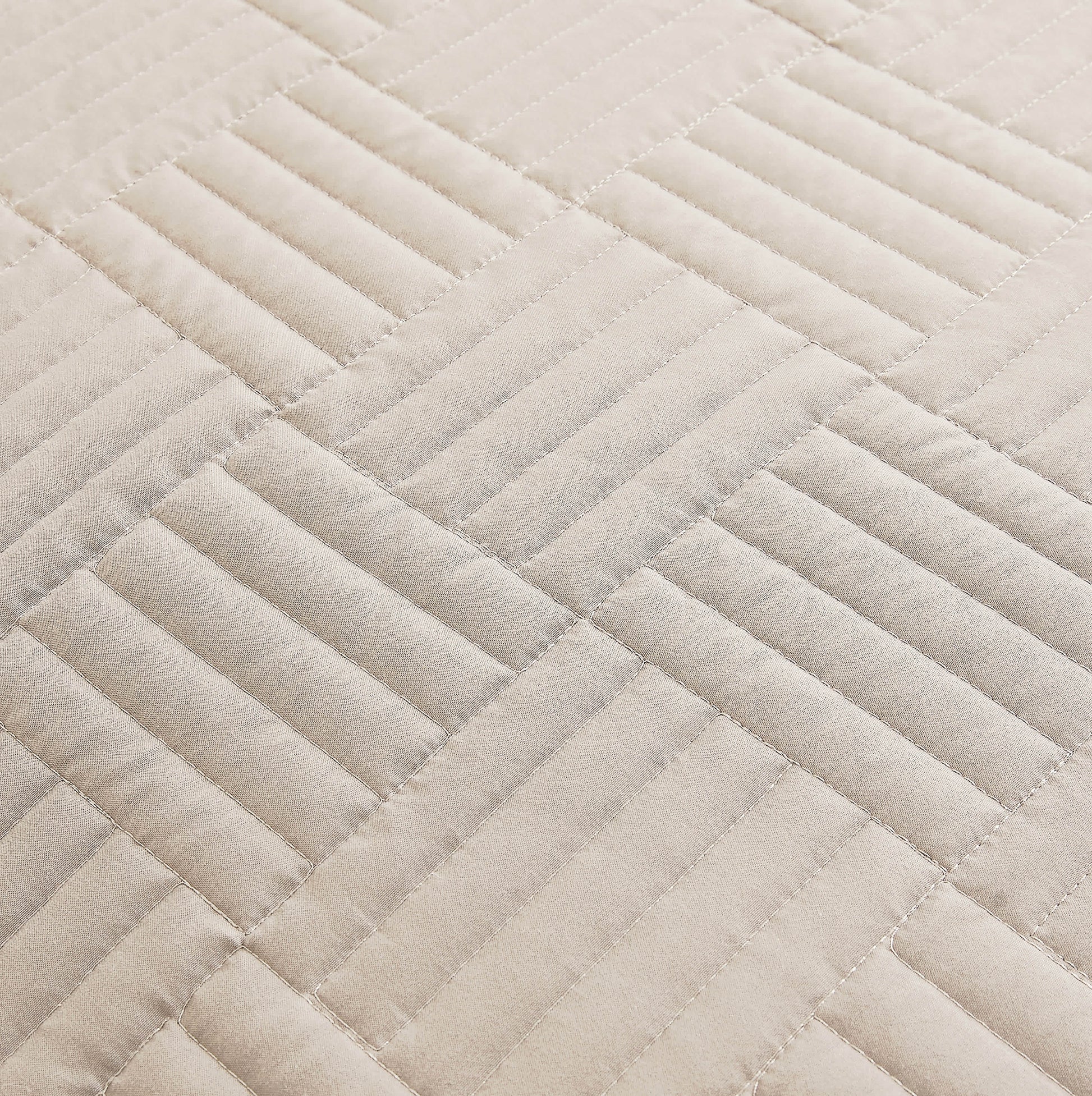 Taupe-
