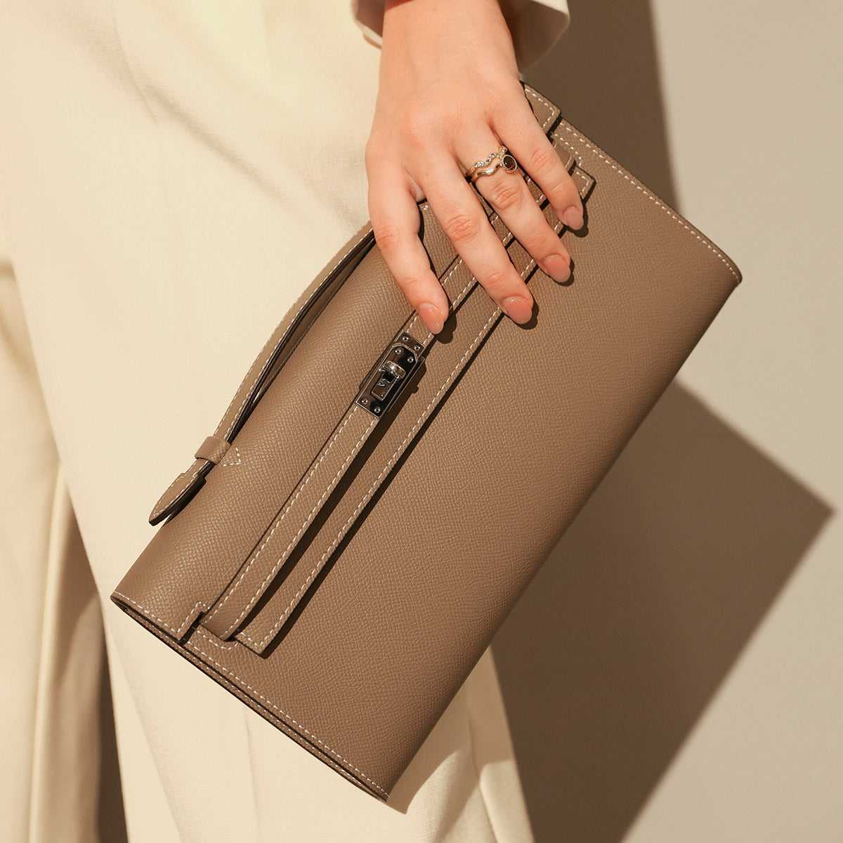Taupe-