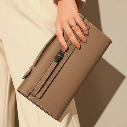 Taupe-