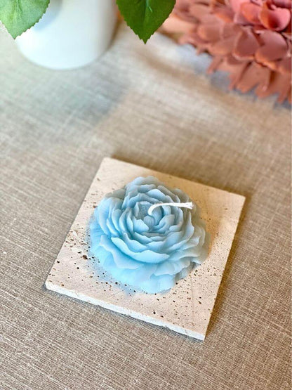 Luxurious floral-scented candle