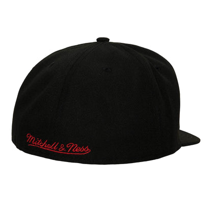 Mitchell & Ness Men's NBA Shark Bite Fitted Hwc Bulls Fitted Caps