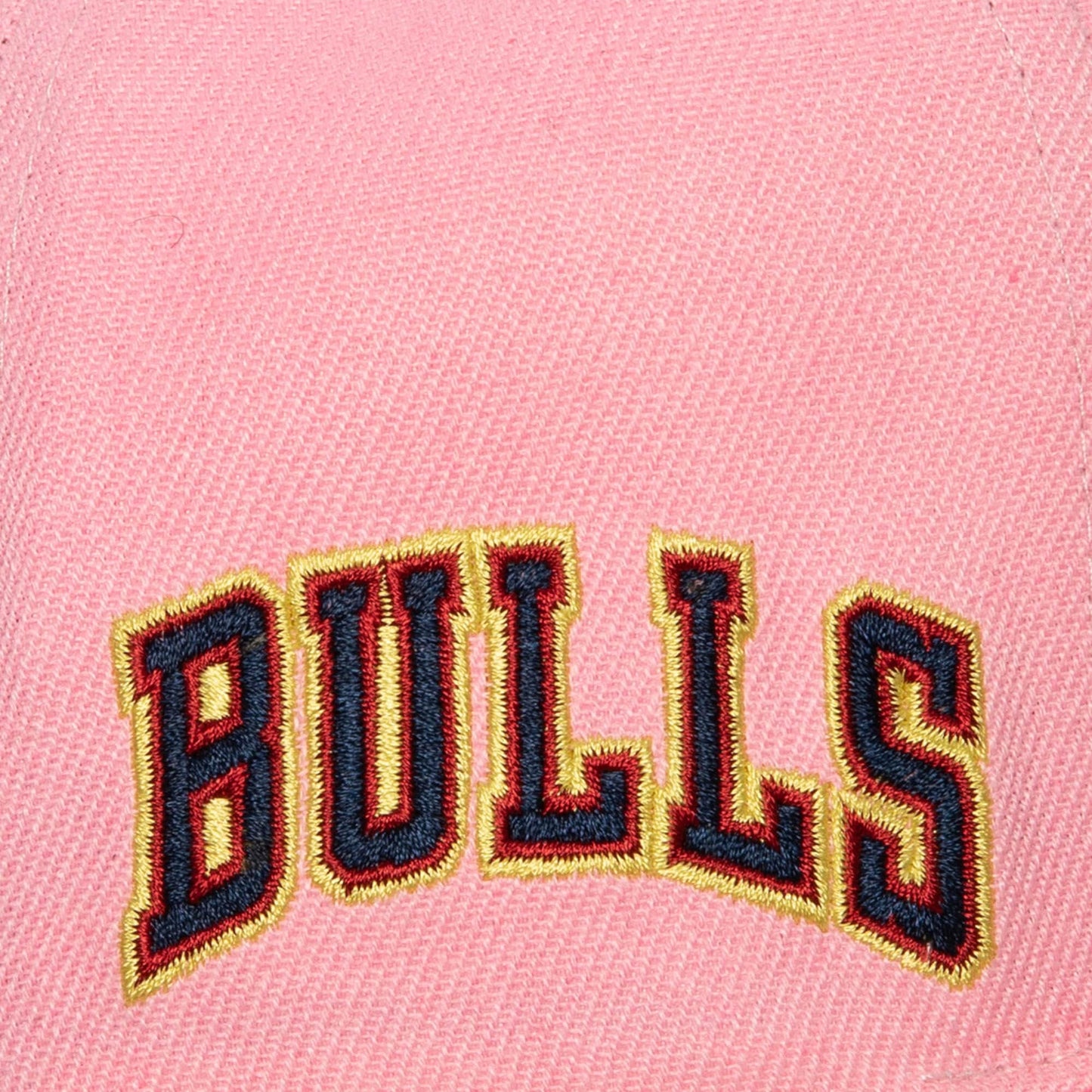 Men's Mitchell & Ness NBA So Fresh Snapback Bulls - Pink