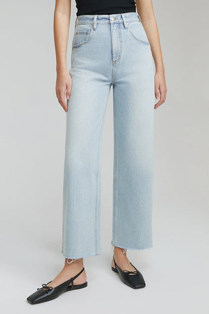Moon Curve Raw Hem Crop Jeans HJ129