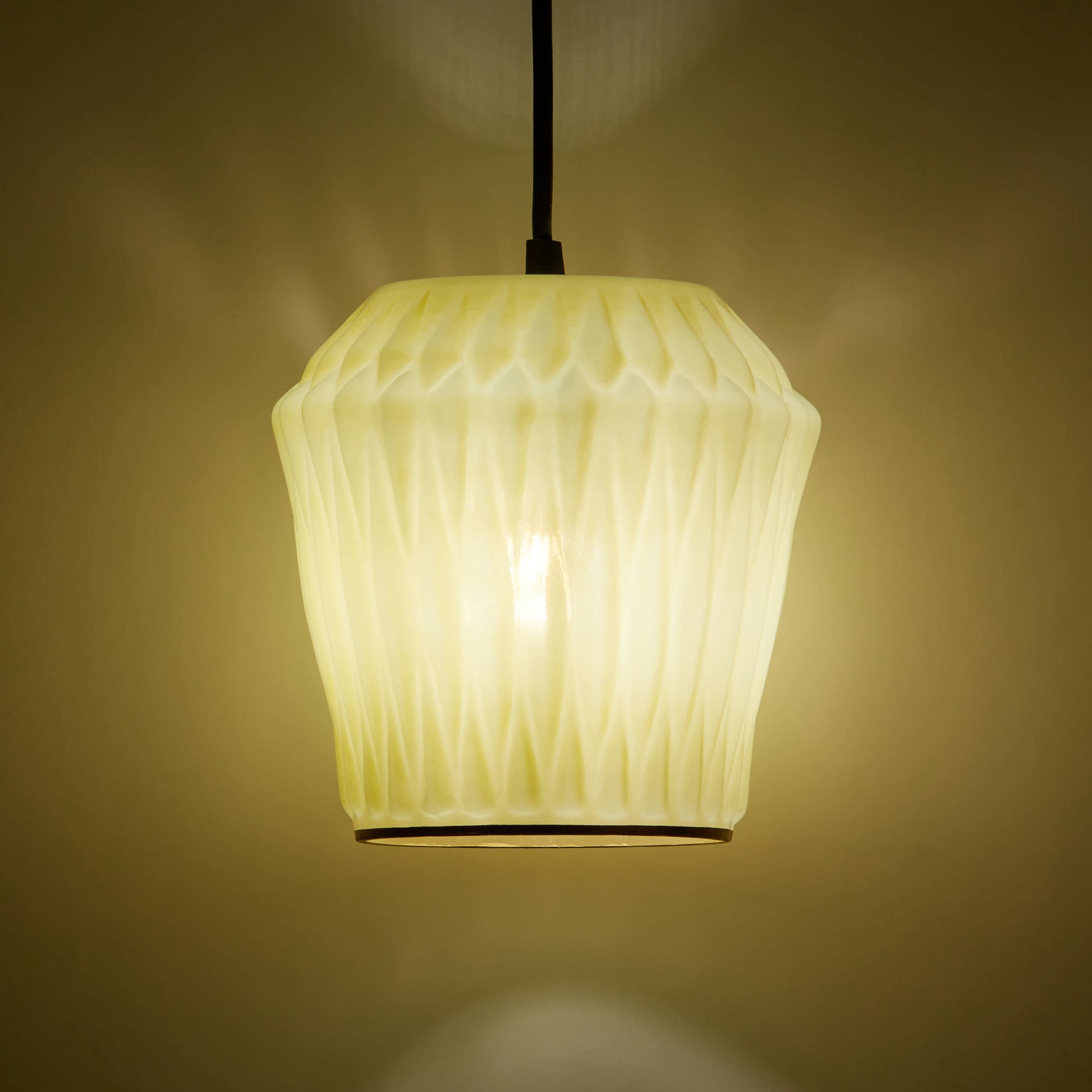 Light Yellow/Gold-
