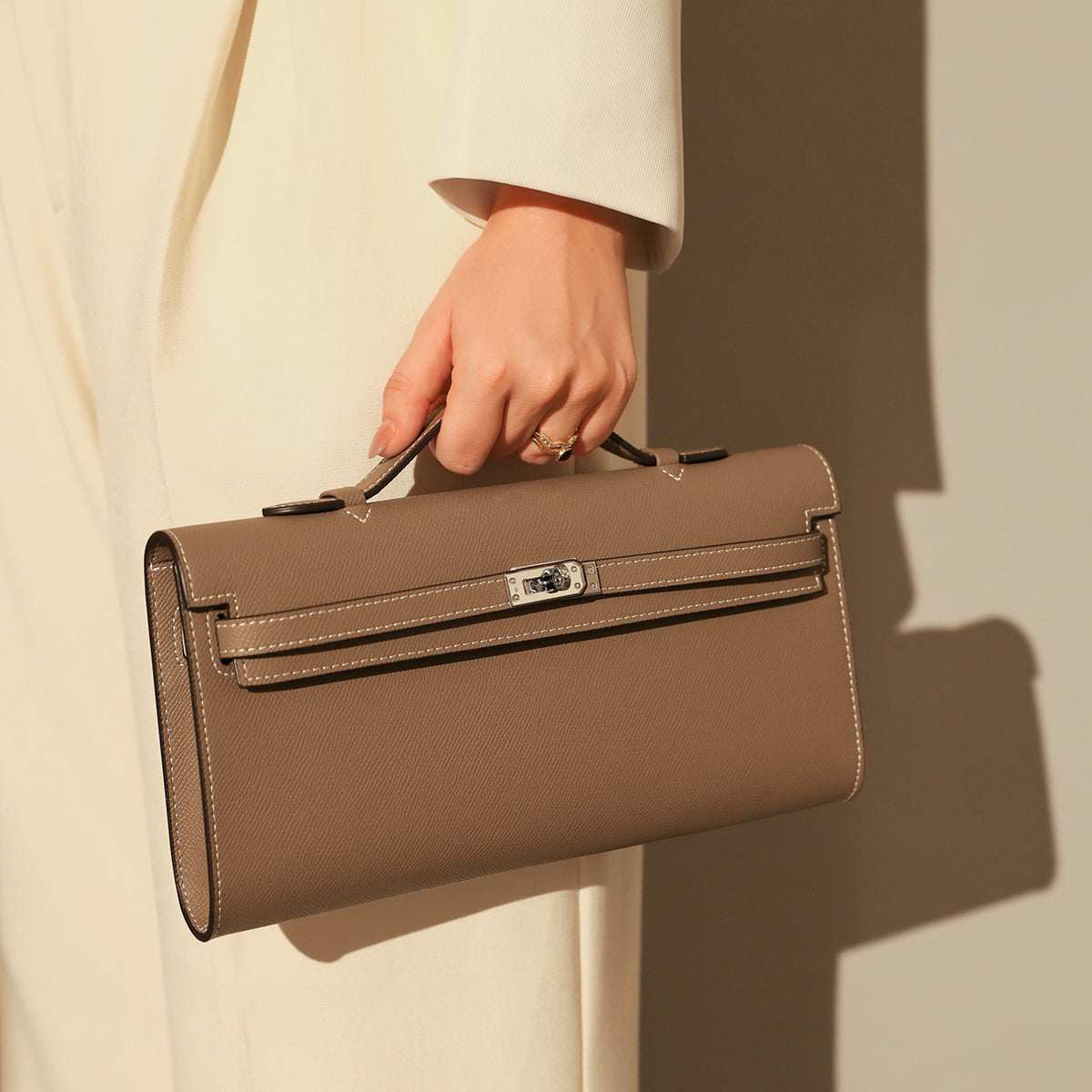 Taupe-