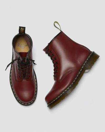 Dr. Martens Unisex 1460 Smooth Leather Lace Up Boot