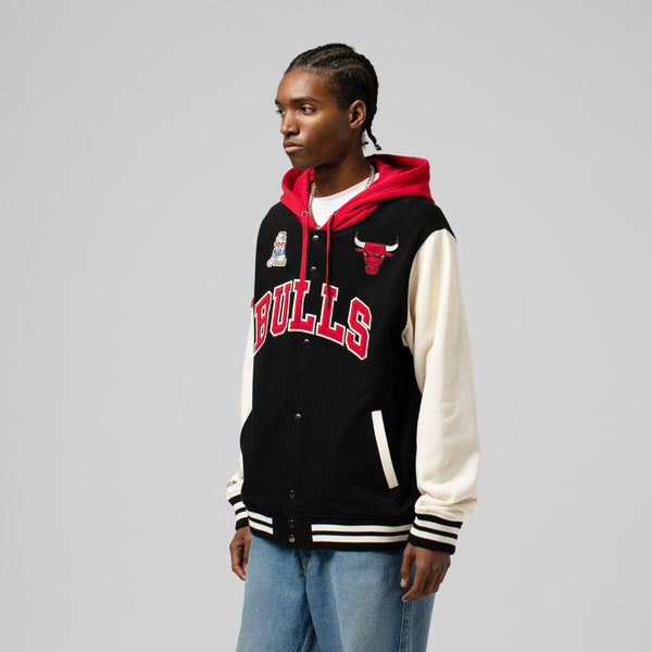 Men's Mitchell & Ness Courtside Fleece Button Front Bulls
