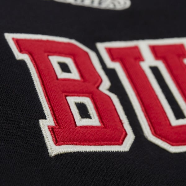 Men's Mitchell & Ness Courtside Fleece Button Front Bulls