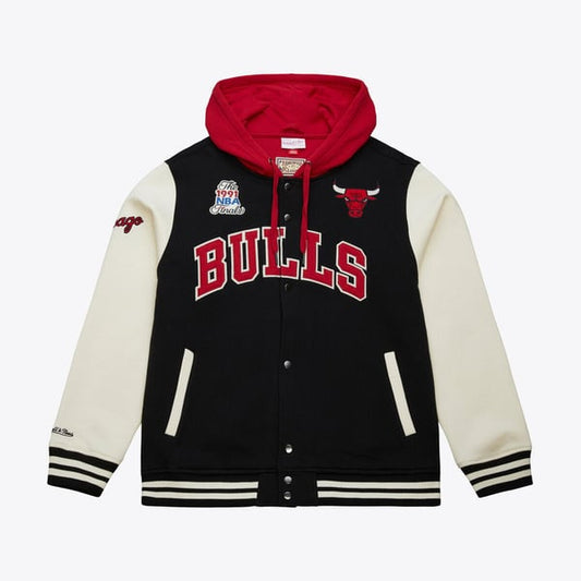 Men's Mitchell & Ness Courtside Fleece Button Front Bulls