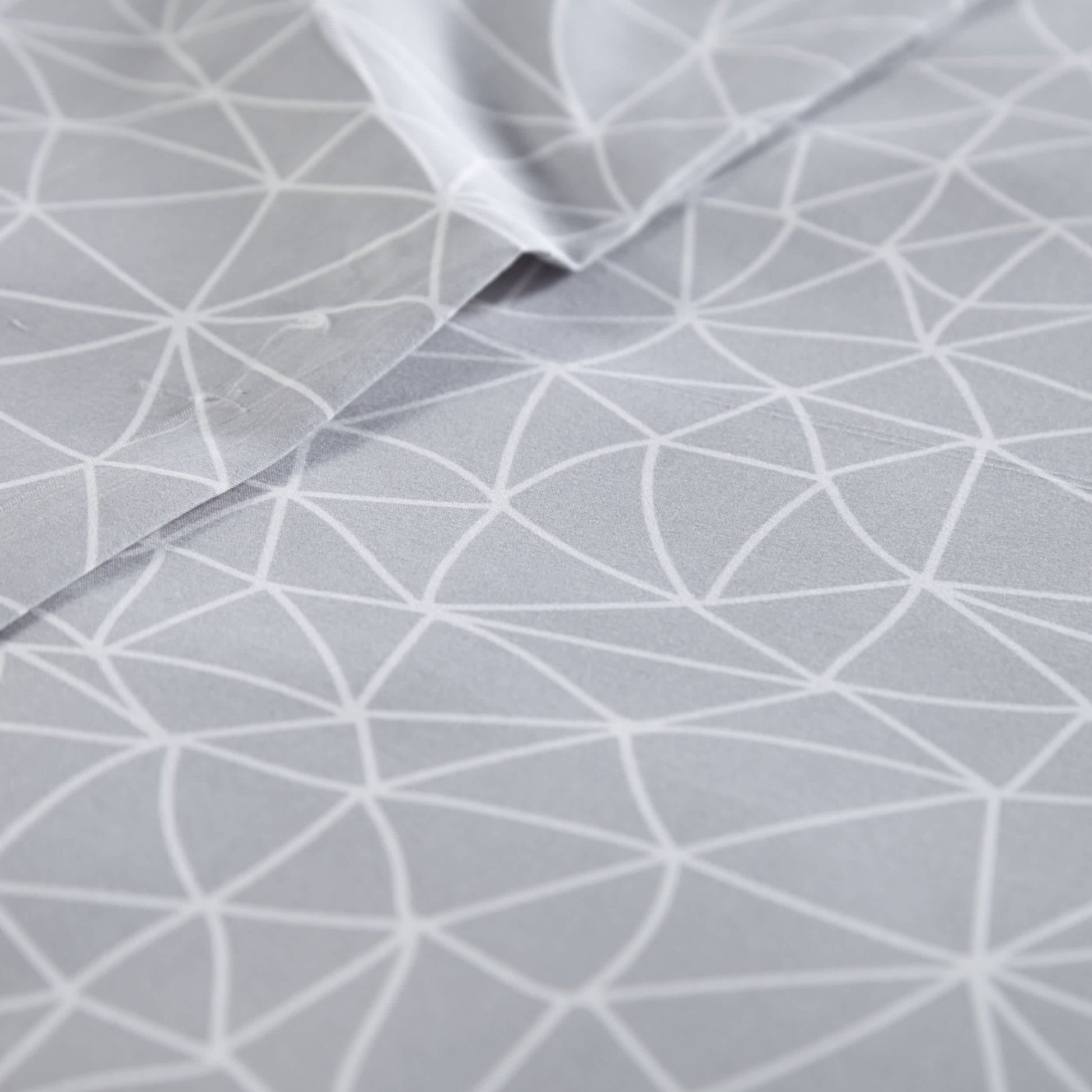 Geometric Maze Grey-