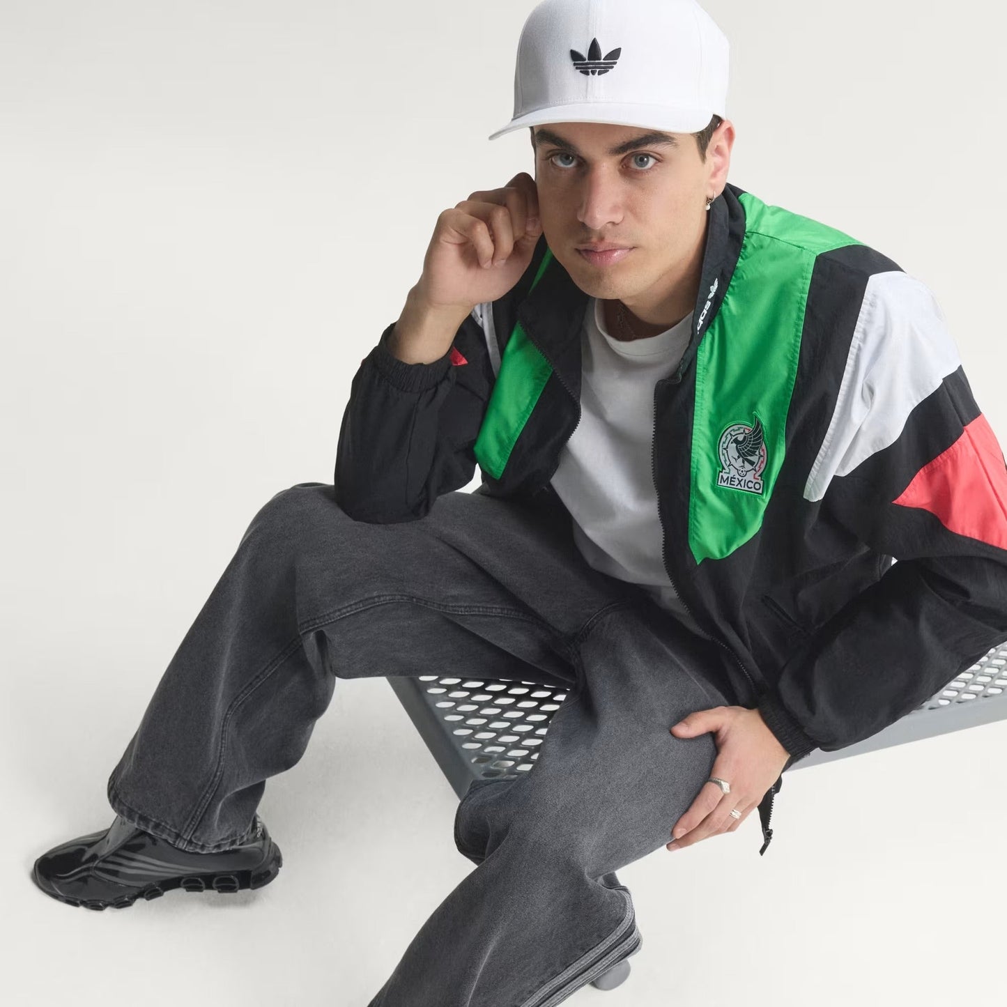 [kg2572] Mens Adidas Mexico Eqt Track Top - Black