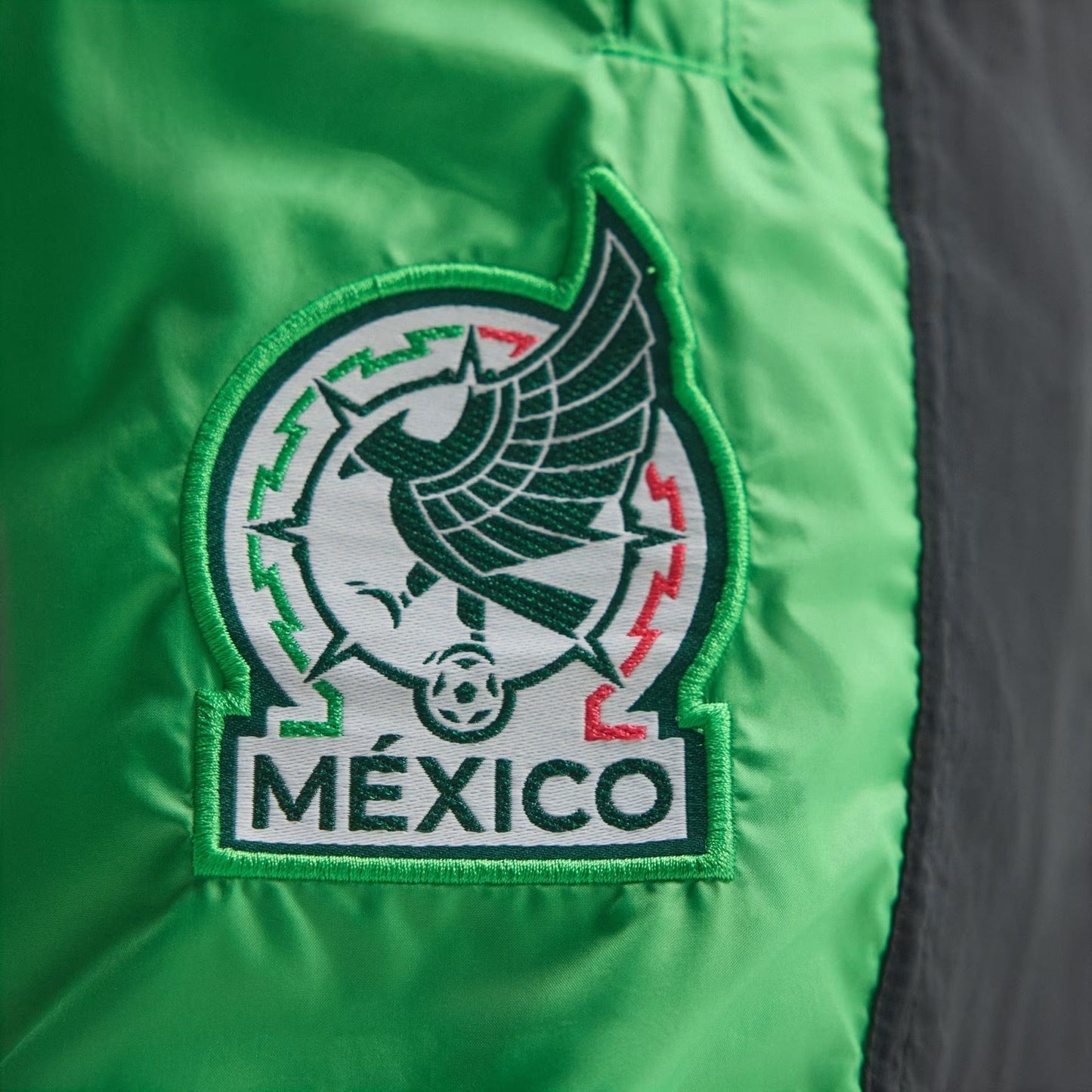[kg2570] Mens Adidas Mexico Eqt Track Pants