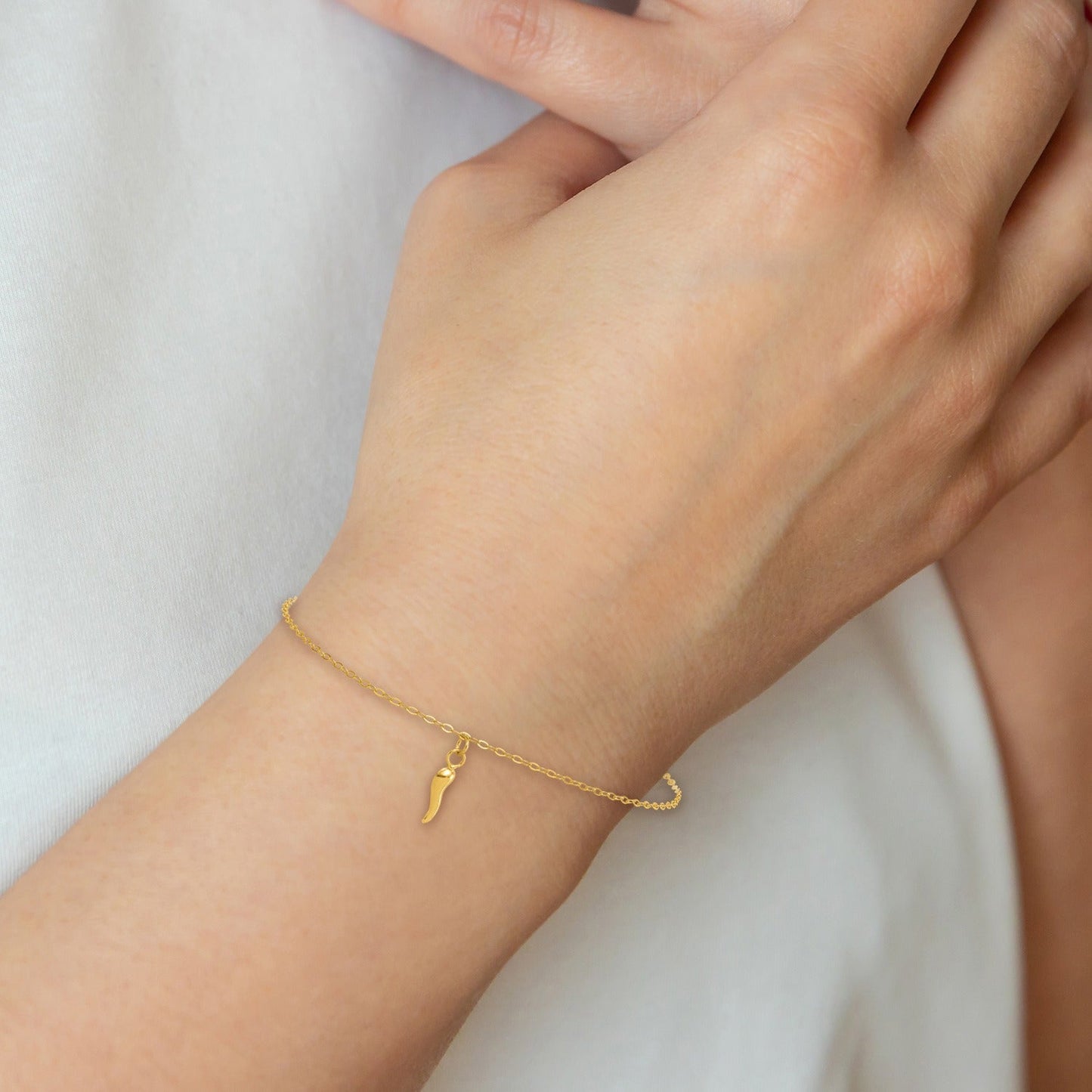 14K Yellow Gold Single Italian Horn Dangle with Spring Ring Clasp Charm Bracelet