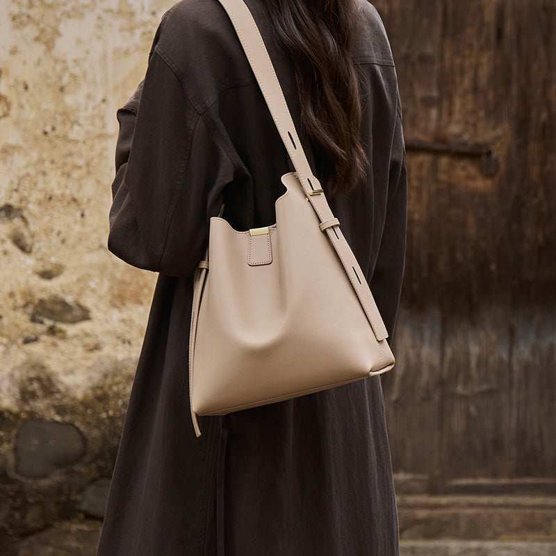 Taupe-