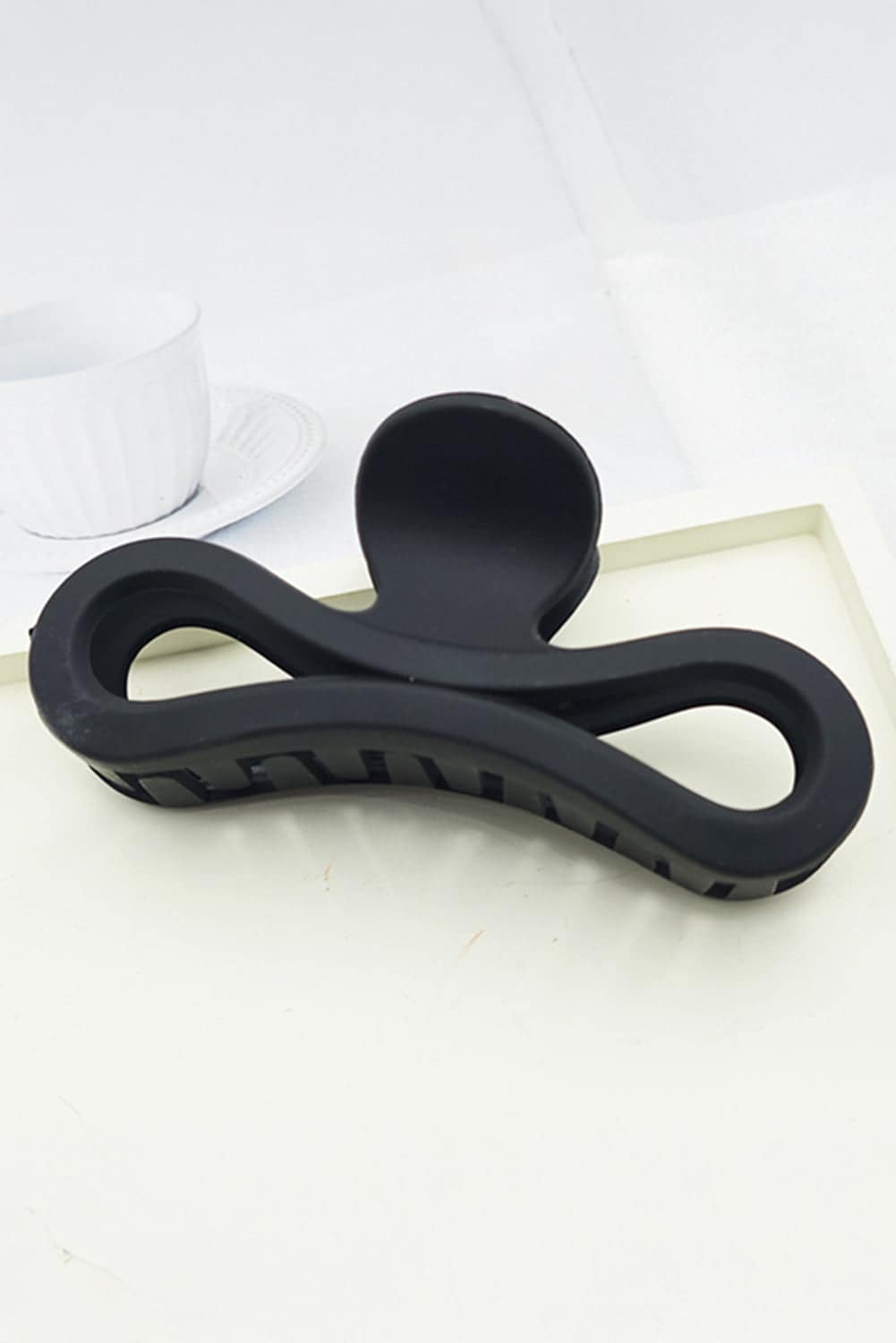 Threaded Pear Black Wave Shape Matte Hair Claw Clip