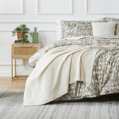 Taupe-