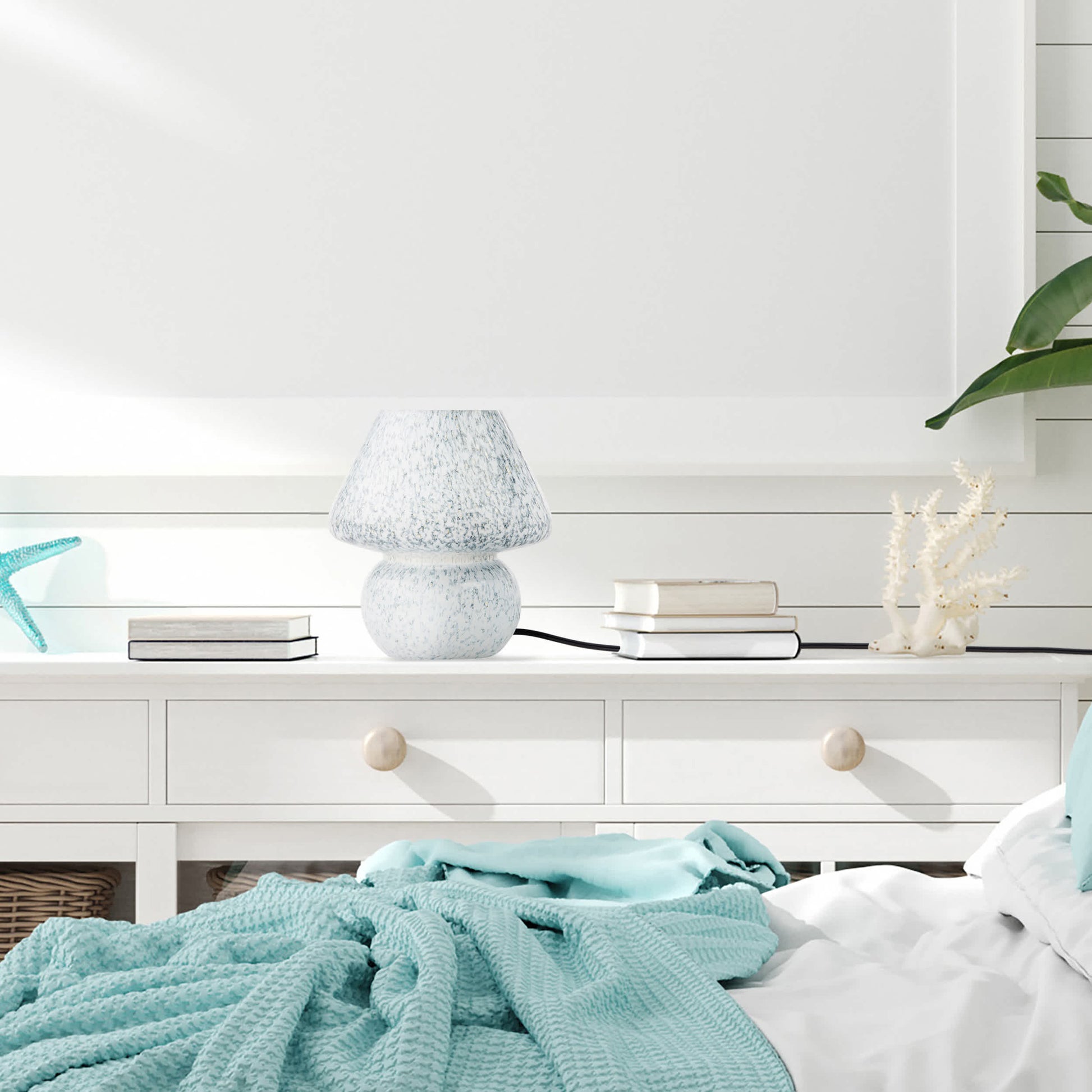 Green/ White-