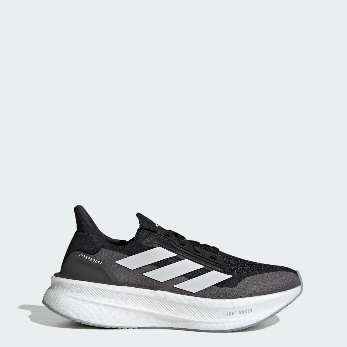 Core Black / Cloud White / Carbon-