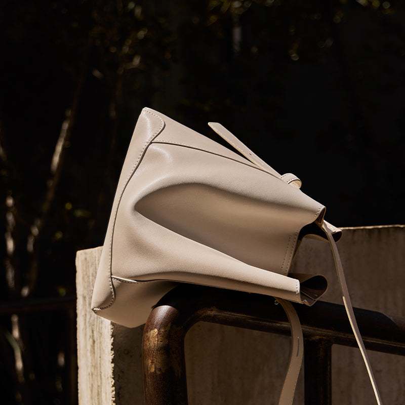 Taupe-