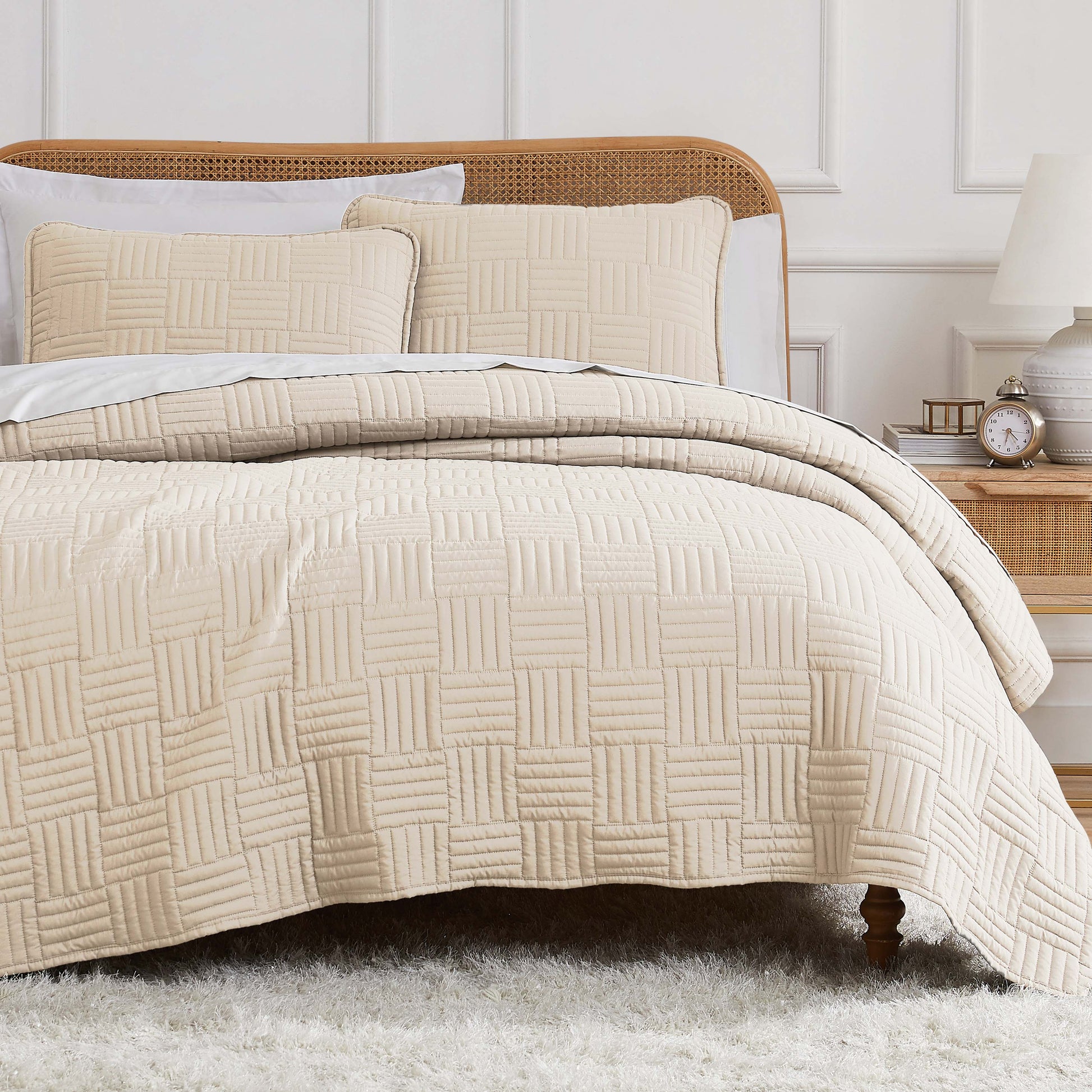 Taupe-