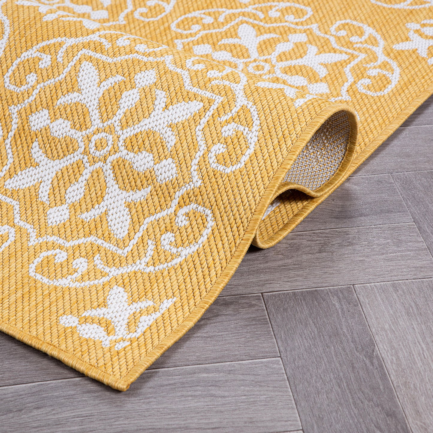 YELLOW-