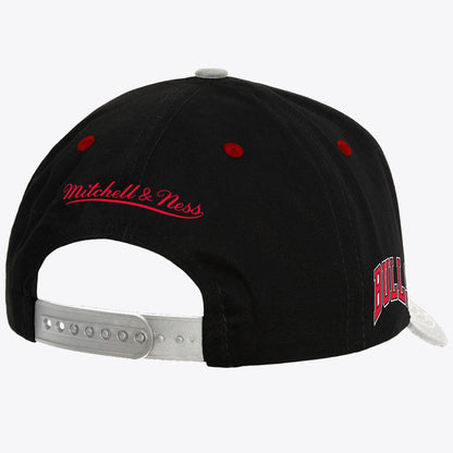 Mitchell & Ness Men's NBA Bred Pro Snapback Bulls Snapback Caps