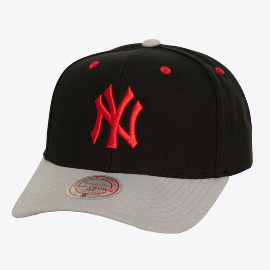 Men's Mitchell & Ness MLB Bred Pro Snapback Yankees