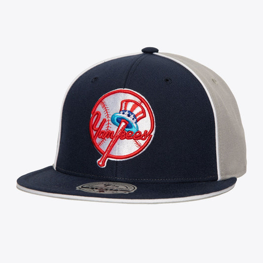 Mitchell & Ness Men's MLB Pipe Down Fitted Coop Yankees Fitted Caps
