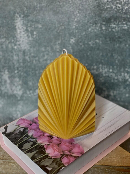 Minimalist Palm Leaf Soy Wax Candle – Elegant and Simple Decor