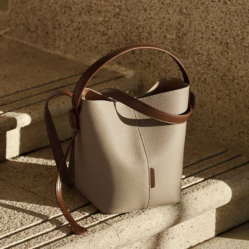 Taupe-